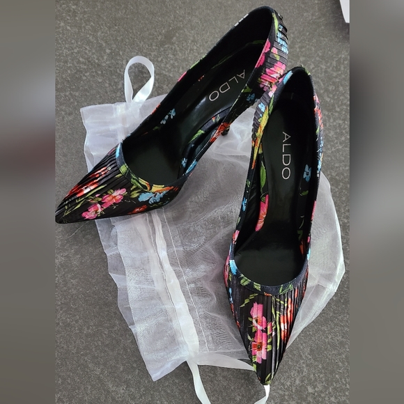 Aldo Floral High Heels - Picture 4 of 4